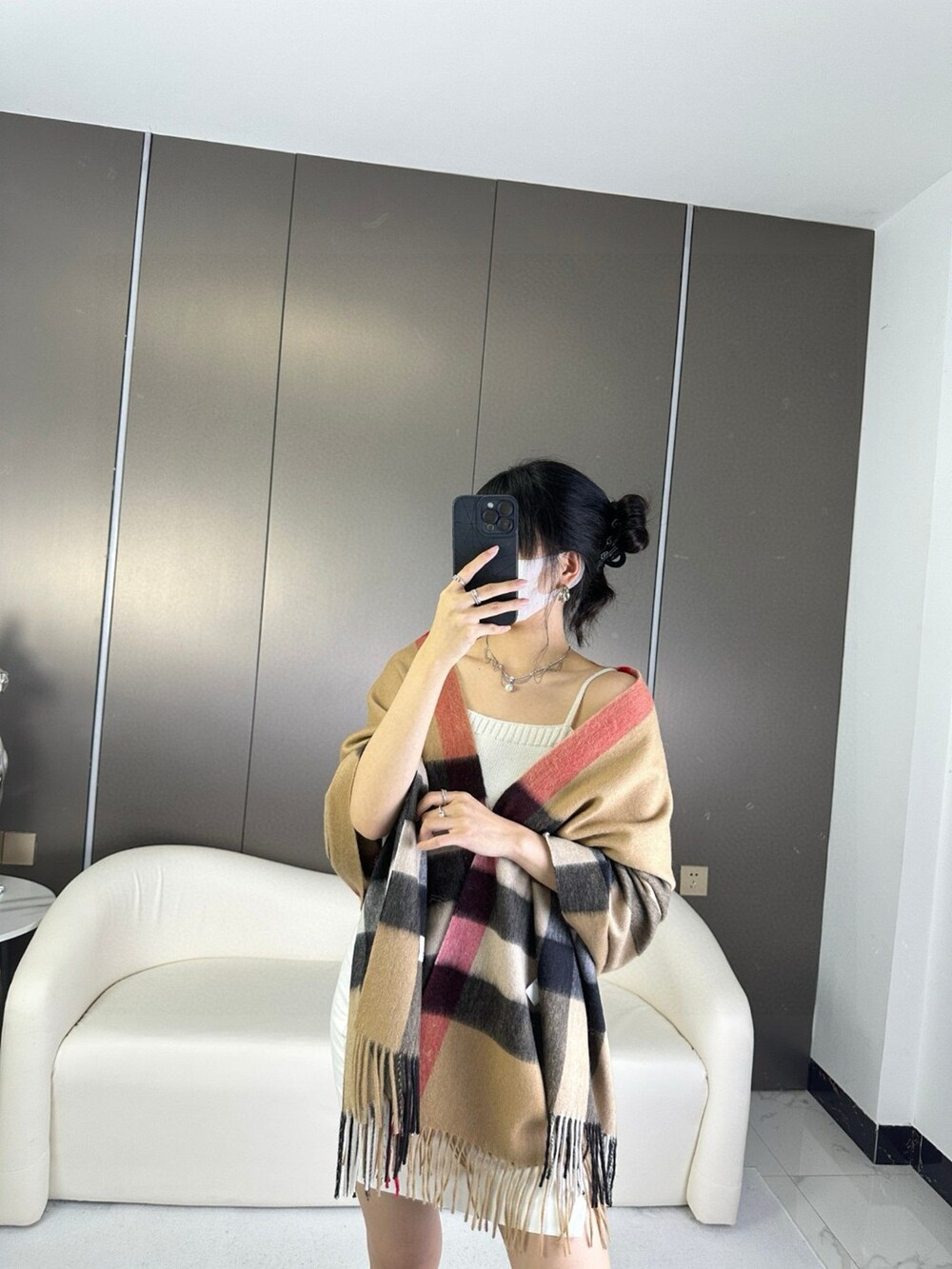 Burberry Shawl - Picture 2 of 7